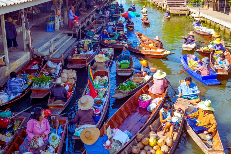 Damnoen Saduak floating market boats in Thailand – Auasia Travel